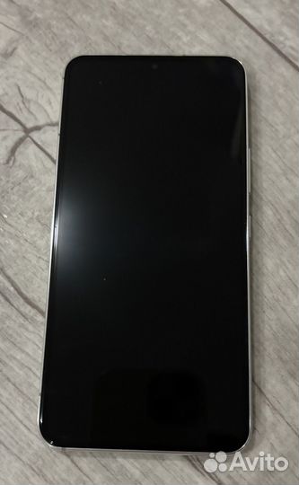 Samsung Galaxy S22, 8/256 ГБ