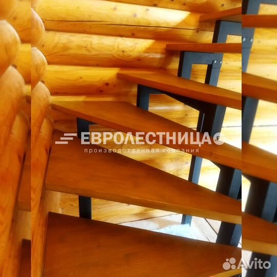Лестница на металлическом каркасе