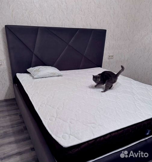 Кровать с подъемным механизмом