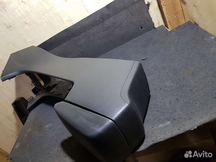 Подлокотник Mazda 3 BK