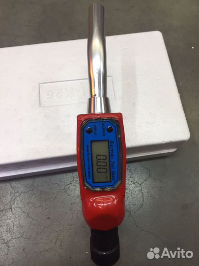 Заправочный пистолет с электронным счетчиком