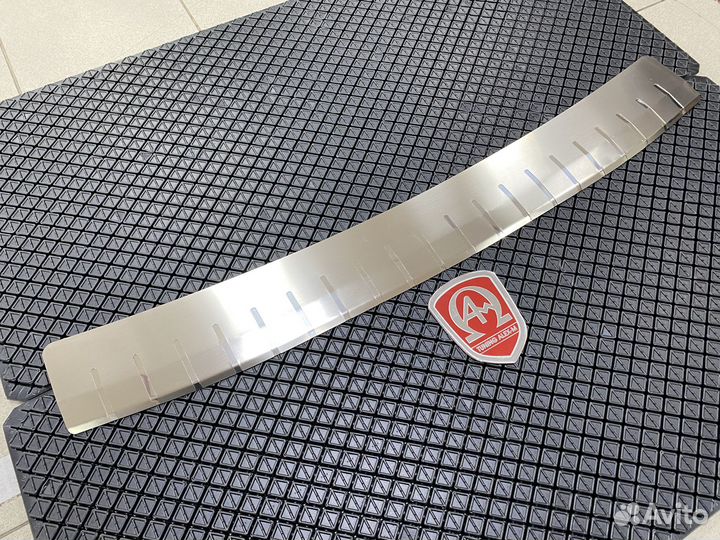 Защитная накладка на задний бампер Ford C-Max 2010