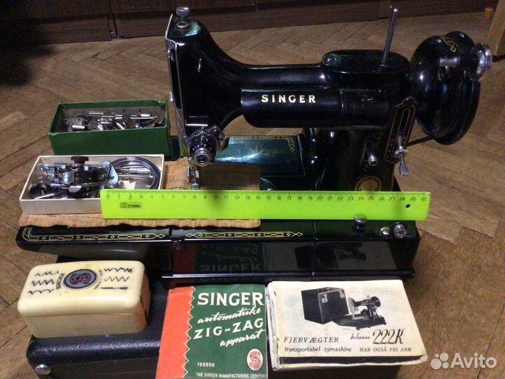 Портативная швейная машинка Зингер (коллекционная)