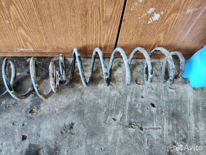 Пружины задние на volkswagen Polo sedan две штуки