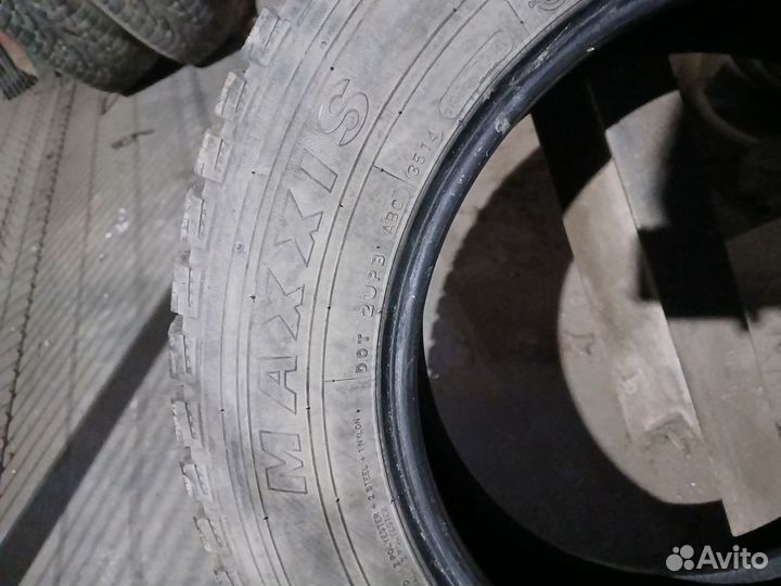 Maxxis ArcticTrekker NS3 235/65 R17