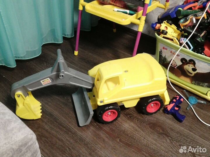 Машина-каталка-экскаватор большая