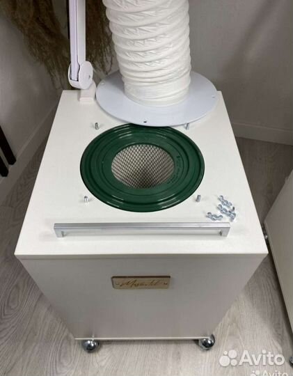 Вытяжка для маникюра и педикюра