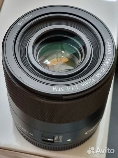 Объектив Canon EF-M 32mm f/1.4 STM