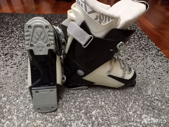 Горные лыжи Rossignol и ботинки fisher женские