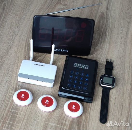 Кнопка вызова официанта с часами, табло, усилитель