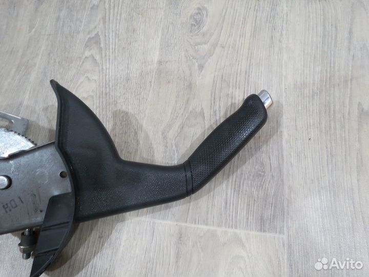 Рычаг стояночного тормоза ручник Hyundai Solaris