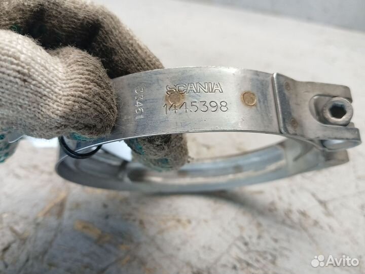 Хомут V-образного сечения крепления гибкого шланга