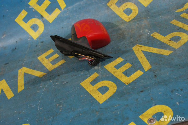 Правое зеркало Audi A4