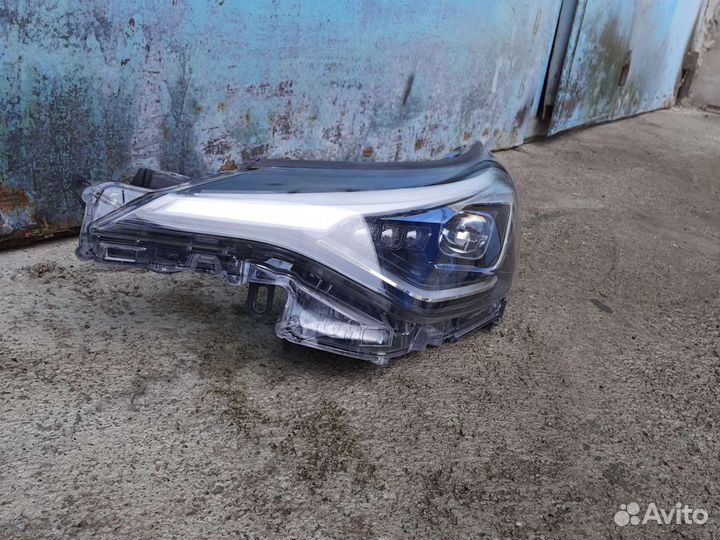 Фара левая Toyota C-HR 2019