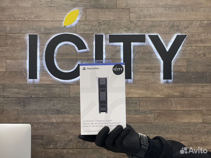 DualSense Dock Station