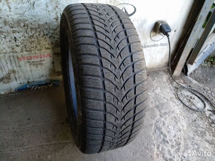 Dunlop SP Winter Sport 4D 215/55 R16 93H