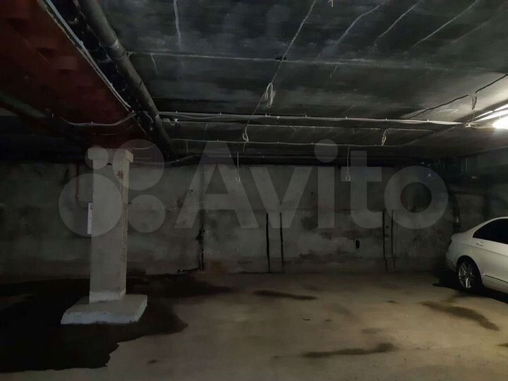 Машиноместо, > 30 м²