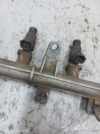 Топливная рампа с форсунками Hyundai Accent G4EC