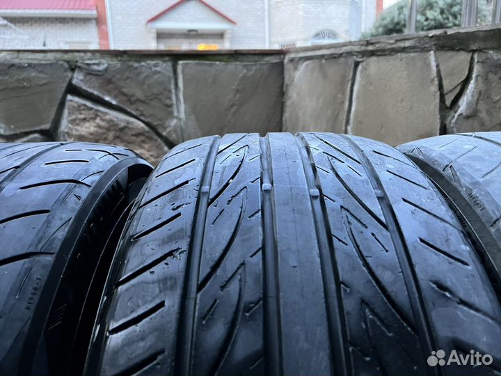 Yokohama Advan Fleva V701 245/40 R19 98W
