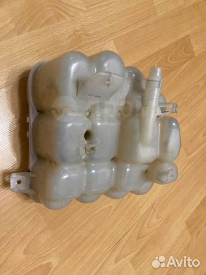 Бачок расширительный Volkswagen Touareg