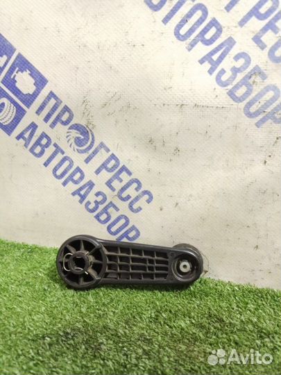 Ручка стеклоподъемника задняя Nissan Almera G15