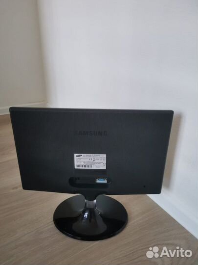Монитор Samsung syncmaster S19B350