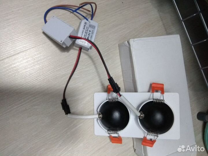 Светильник за 3шт(по 2 в каждом)