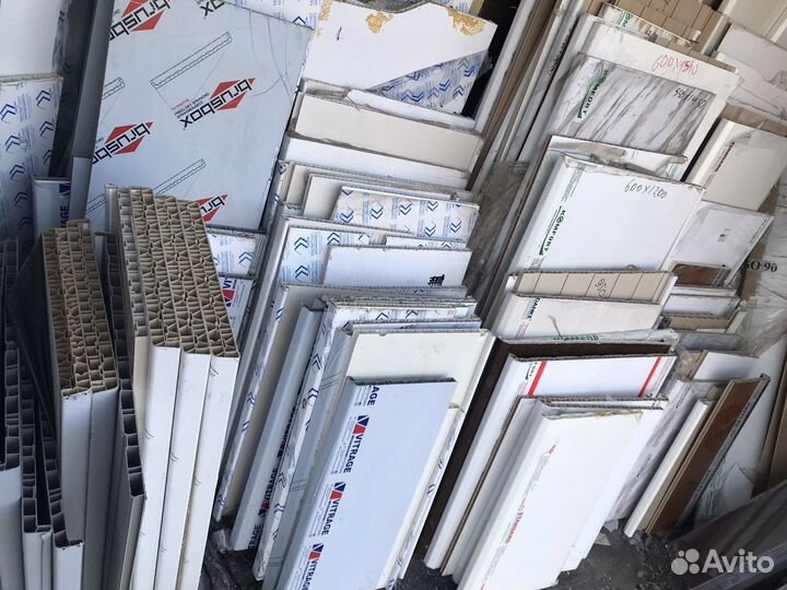 Подоконники, москитки, комплектующие для окон