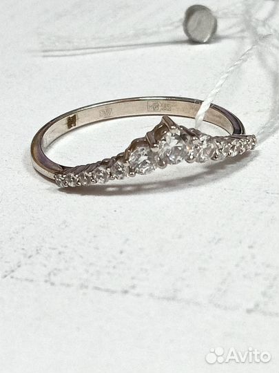 Золотое кольцо с камнем 17,5р