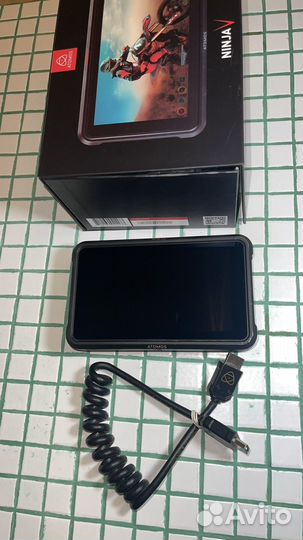 Видеорекордер Atomos Ninja V монитор