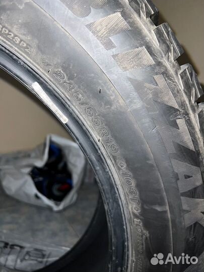 Bridgestone Blizzak Spike-02 SUV 245/55 R19 103T