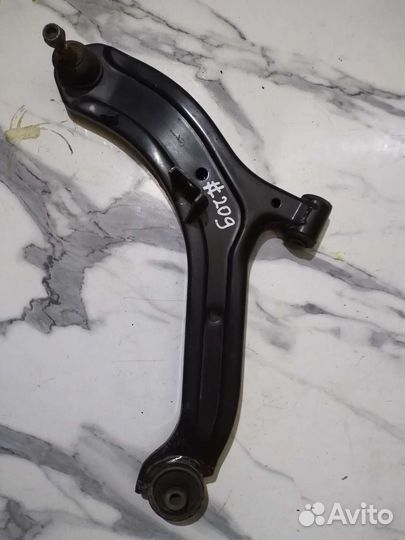 Передний правый рычаг hyundai accent