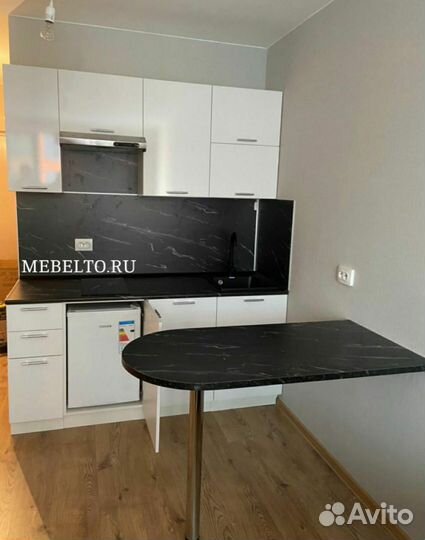 Кухня с барной стойкой в студию