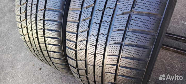 Kumho I'Zen KW27 245/45 R18 и 275/40 R18