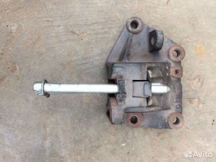 Кронштейн левой опоры двигателя Rio Solaris