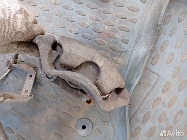 Правый передний суппорт audi 80 b3