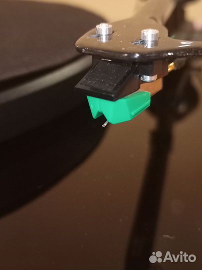 Проигрыватель Pro-Ject Debut Carbon DC Piano Black