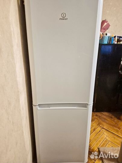 Холодильник indesit