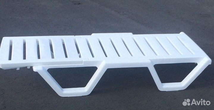 Шезлонг и лежаки пластиковые