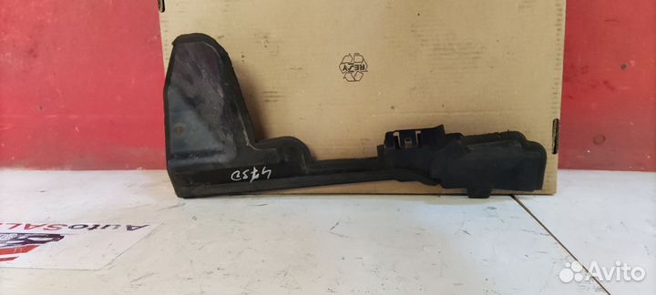 Дефлектор радиатора правый Renault