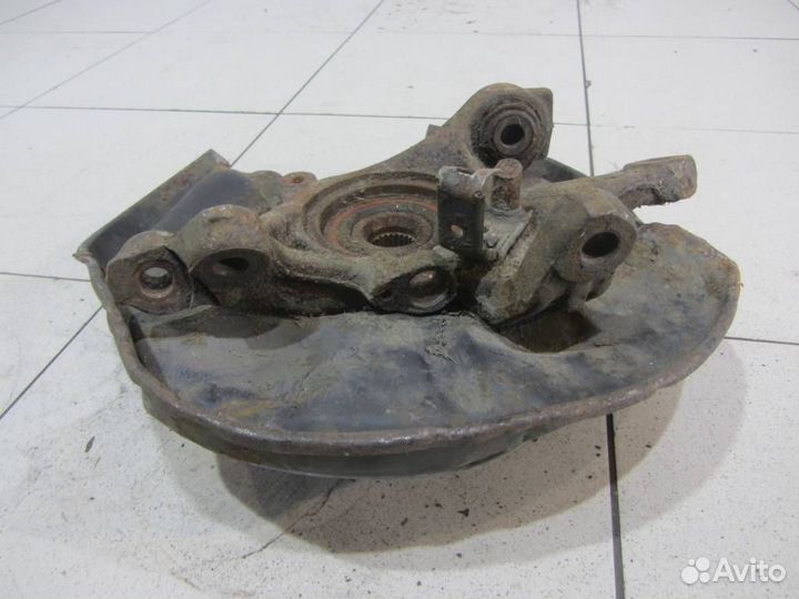 Кулак задний правый