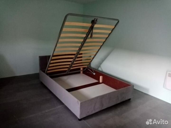 Кровать двухспальная с подьемным механизмом