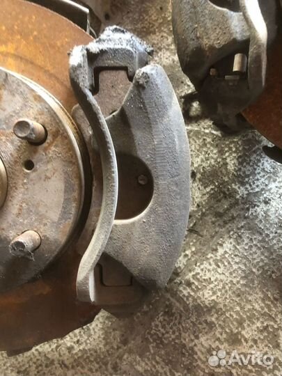 Суппорт передний правый Toyota Camry SV40