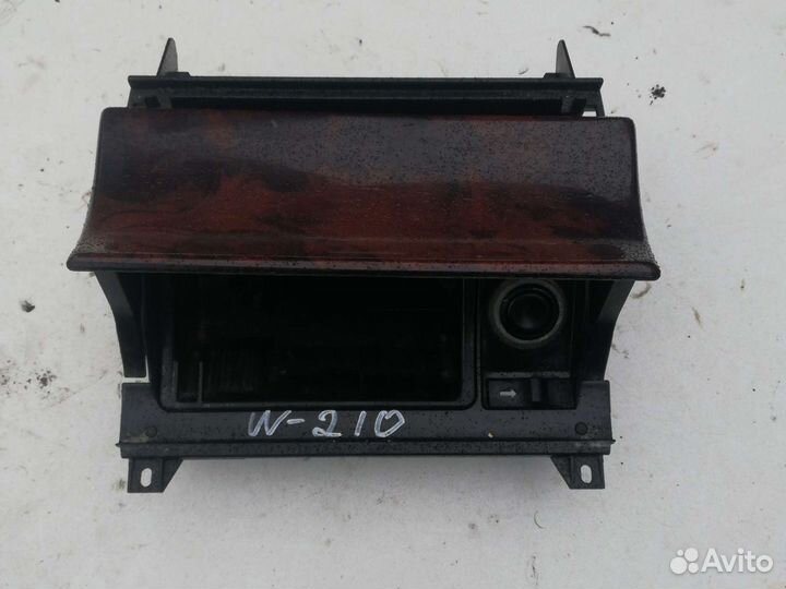 Консоль Мерседес W210