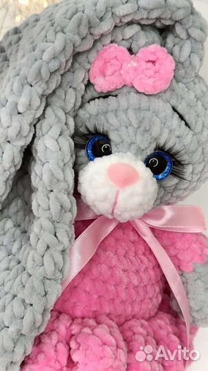 Вязаная зайка (плюшевая игрушка ручной работы)