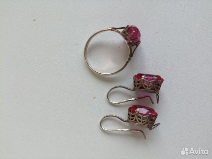 Перстень и серьги с корундом