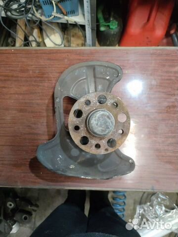 Кулак передний левый Mercedes-Benz C-Класс