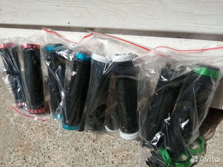 Комплект крыльев с крепежами. Тормозные колодки