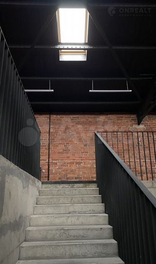 Лофт у метро с высокими потолками