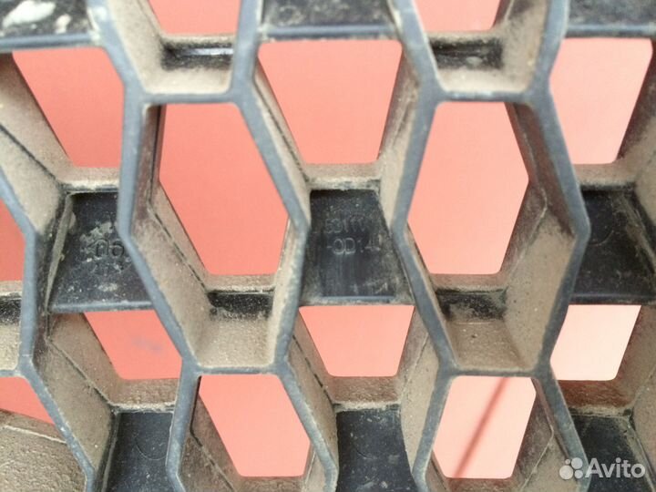 Решетка радиатора Yaris c 2005 г.в